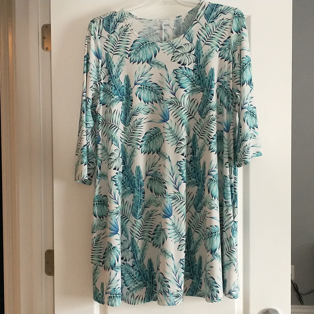 Plus size 3/4 sleeve top